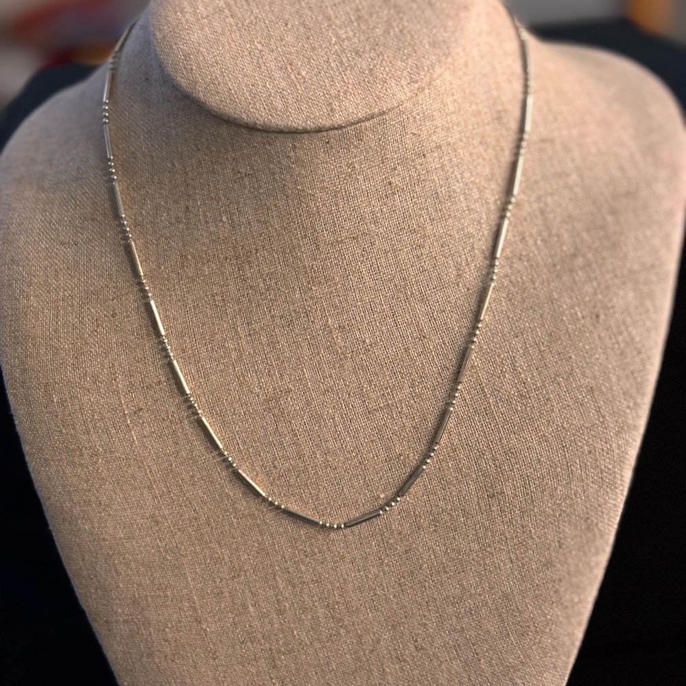 Elegant Silver Necklace - Picture 12 of 12